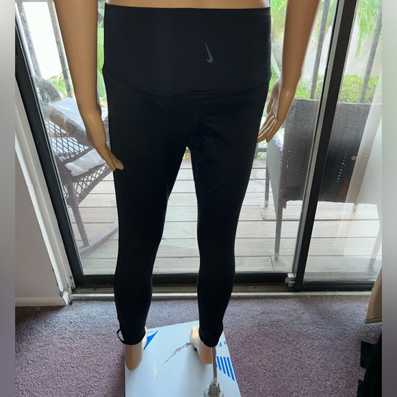 Nike Dri-fit. Size Medium leggings. - Picture 2 of 6